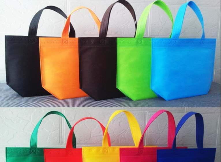 全自動無紡布制袋一體機 HD-1617 全自動無紡布制袋一體機 HD-1617