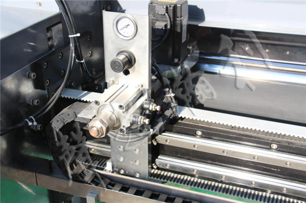 全自動<a href='http://m.wingedpower.com.cn/xingyezixun/748.html' target='1' style='font-size:14px; font-weight:bold; color:#ff0000;'>裥棉機</a>