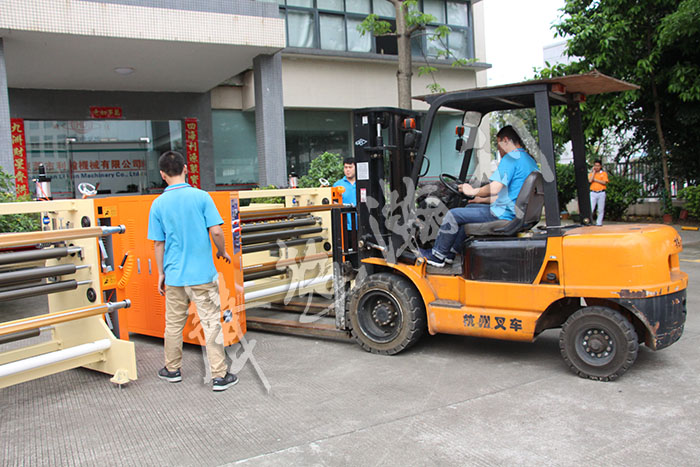 <a href='http://m.wingedpower.com.cn/xingyewenzhang/992.html' target='1' style='font-size:14px; font-weight:bold; color:#ff0000;'>超聲波分條機(jī)</a>