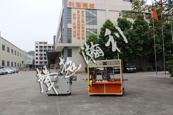 全自動<a href='http://m.wingedpower.com.cn/xingyewenzhang/975.html' target='1' style='font-size:14px; font-weight:bold; color:#ff0000;'>商標(biāo)分條機</a>